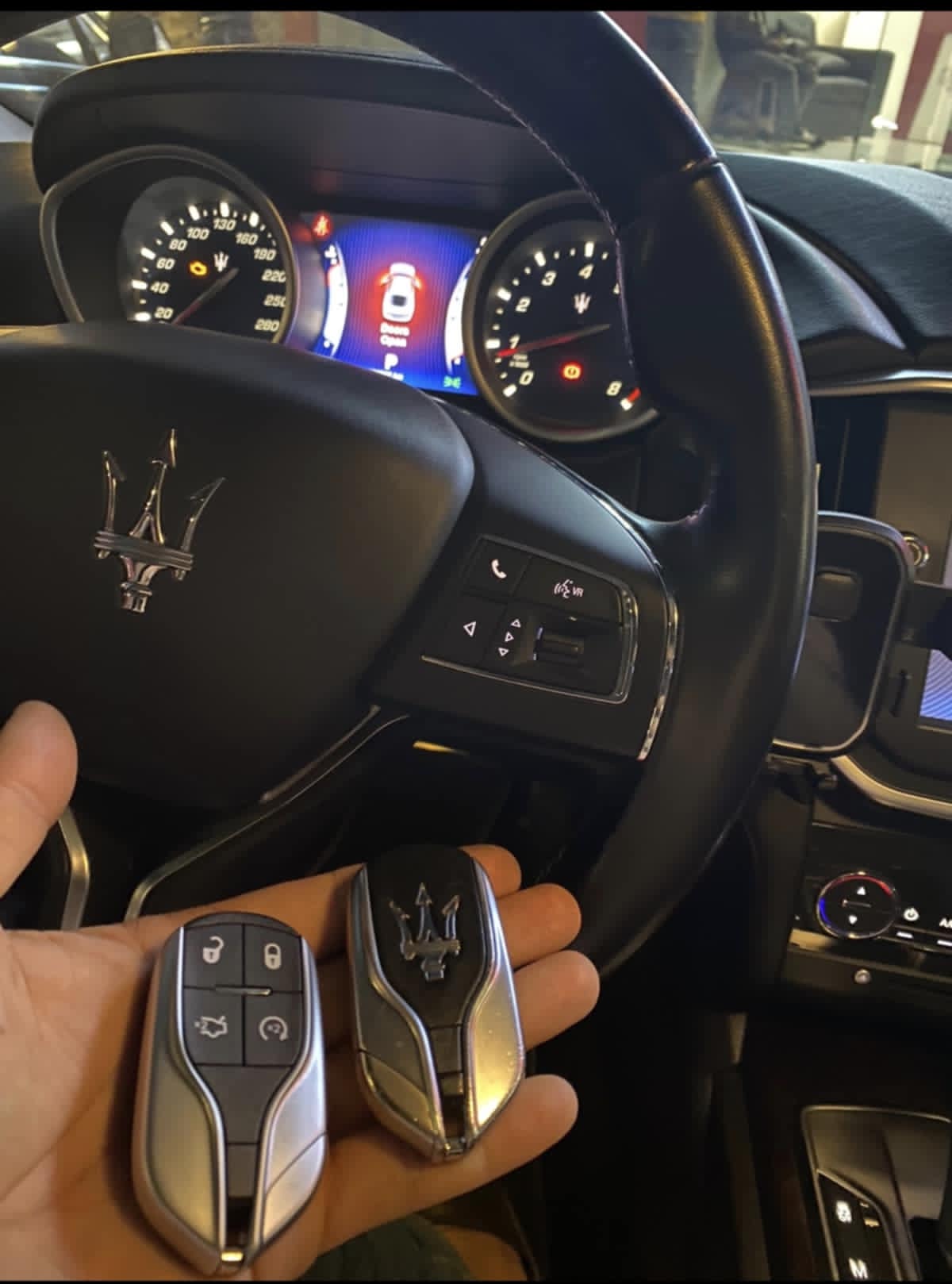 فتح الأقفال والسيارات المقفلة